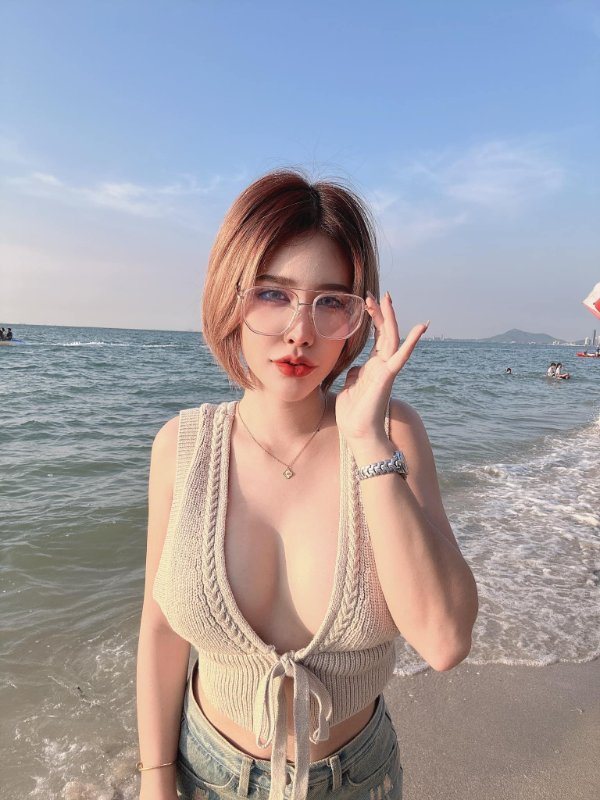pattiie z แจกวาร์ป นางแบบ พริตตี้ น้อง แพตตี้ สวยแซ่บ เซ็กซี่ นมโต 18+ 24