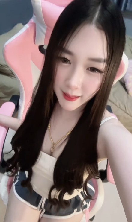 Thanaporn Baotong น้อง ธนาพร สาวน้อย ไอดอล ถ่ายแบบ เซ็กซี่ 18+ 13