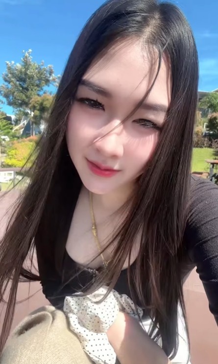 Thanaporn Baotong น้อง ธนาพร สาวน้อย ไอดอล ถ่ายแบบ เซ็กซี่ 18+ 3